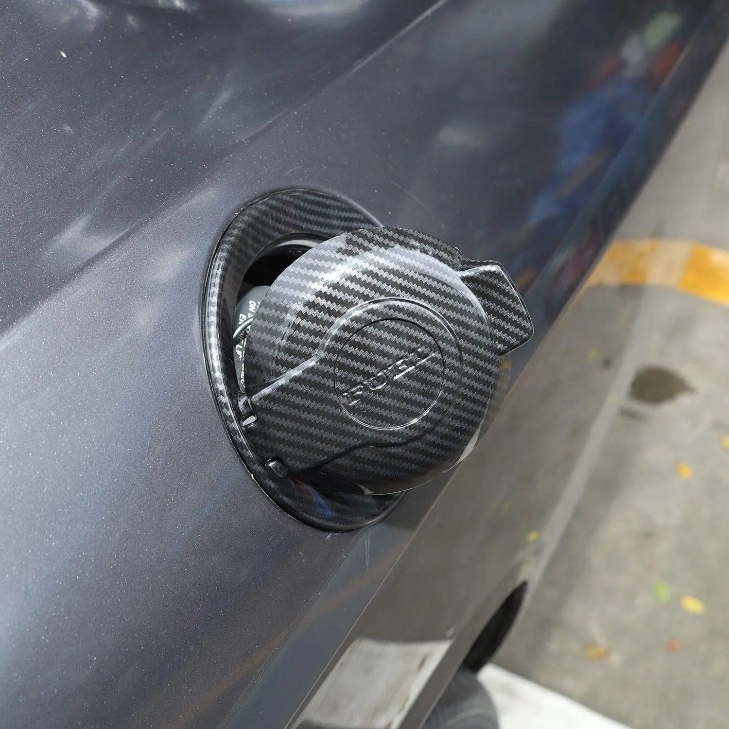 Carbon fiber Look fuel tank cover trim Accessories Gas Door For Dodge Challenger 2008-2023 ABS Car Fuel Tank Cap Trim Sticker